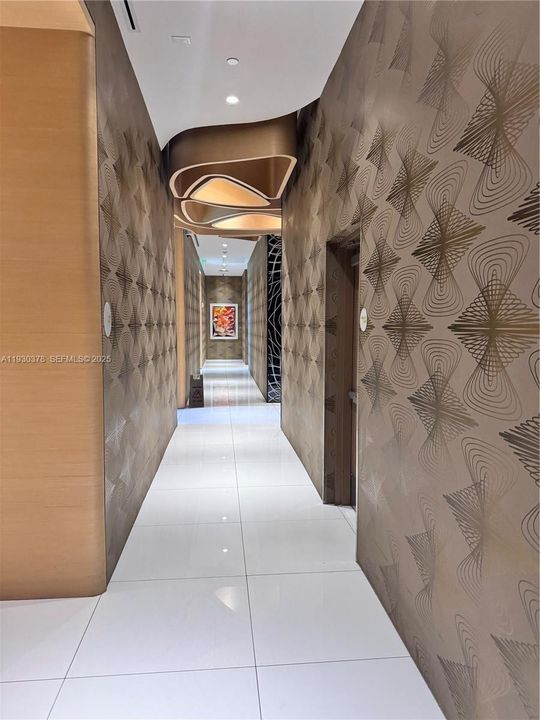 For Rent: $3,300 (1 beds, 1 baths, 610 Square Feet)