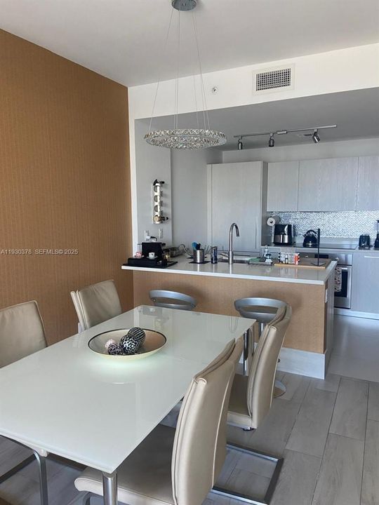 For Rent: $3,300 (1 beds, 1 baths, 610 Square Feet)