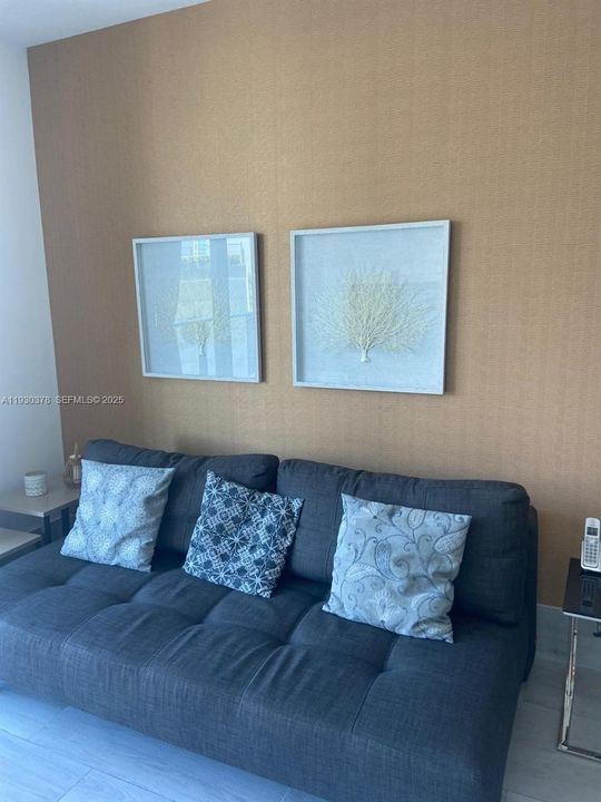 For Rent: $3,300 (1 beds, 1 baths, 610 Square Feet)