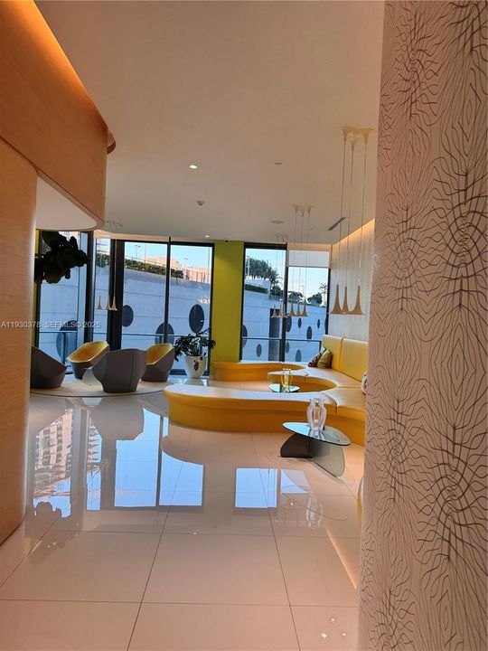 For Rent: $3,300 (1 beds, 1 baths, 610 Square Feet)