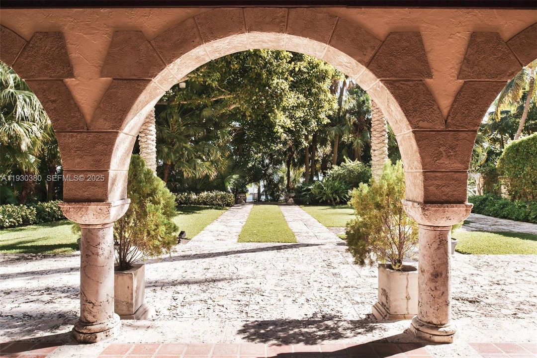 For Sale: $16,000,000 (4 beds, 8 baths, 10000 Square Feet)