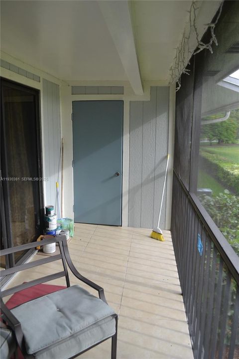 For Rent: $2,100 (2 beds, 2 baths, 870 Square Feet)