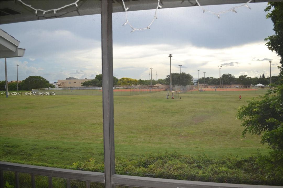 For Rent: $2,100 (2 beds, 2 baths, 870 Square Feet)