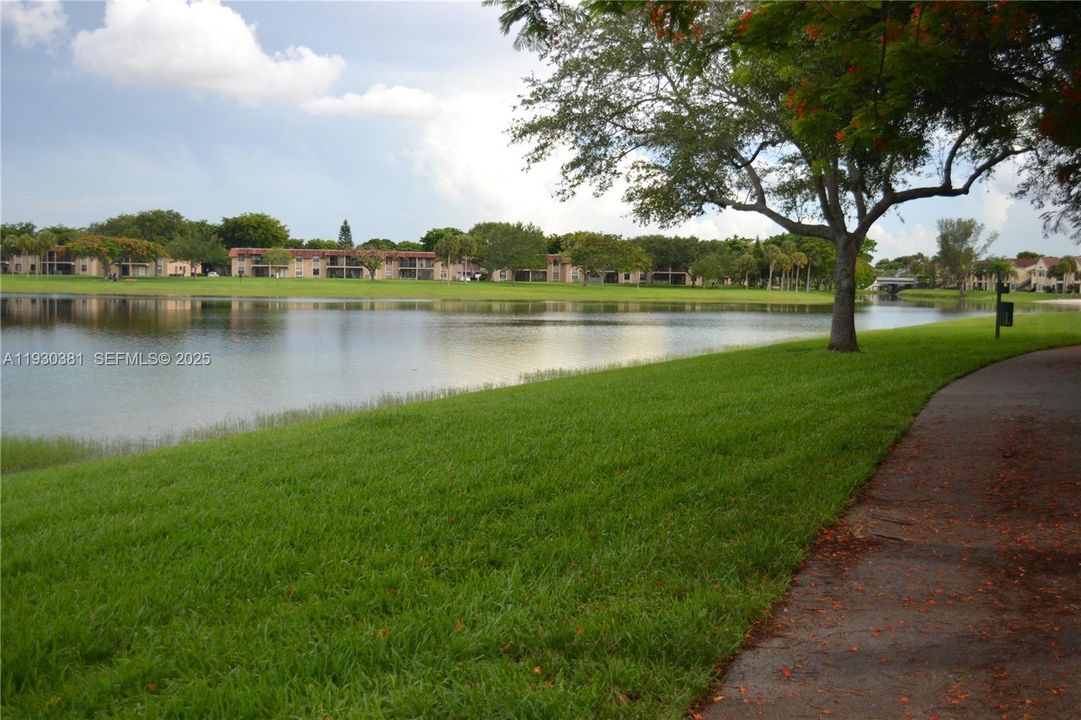 For Rent: $2,100 (2 beds, 2 baths, 870 Square Feet)