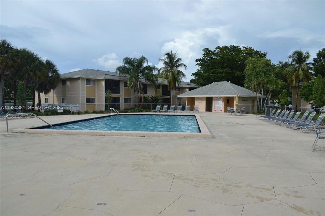 For Rent: $2,100 (2 beds, 2 baths, 870 Square Feet)