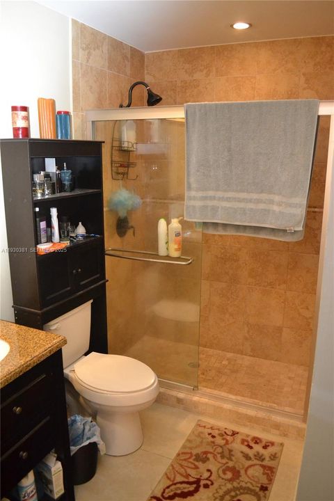 For Rent: $2,100 (2 beds, 2 baths, 870 Square Feet)