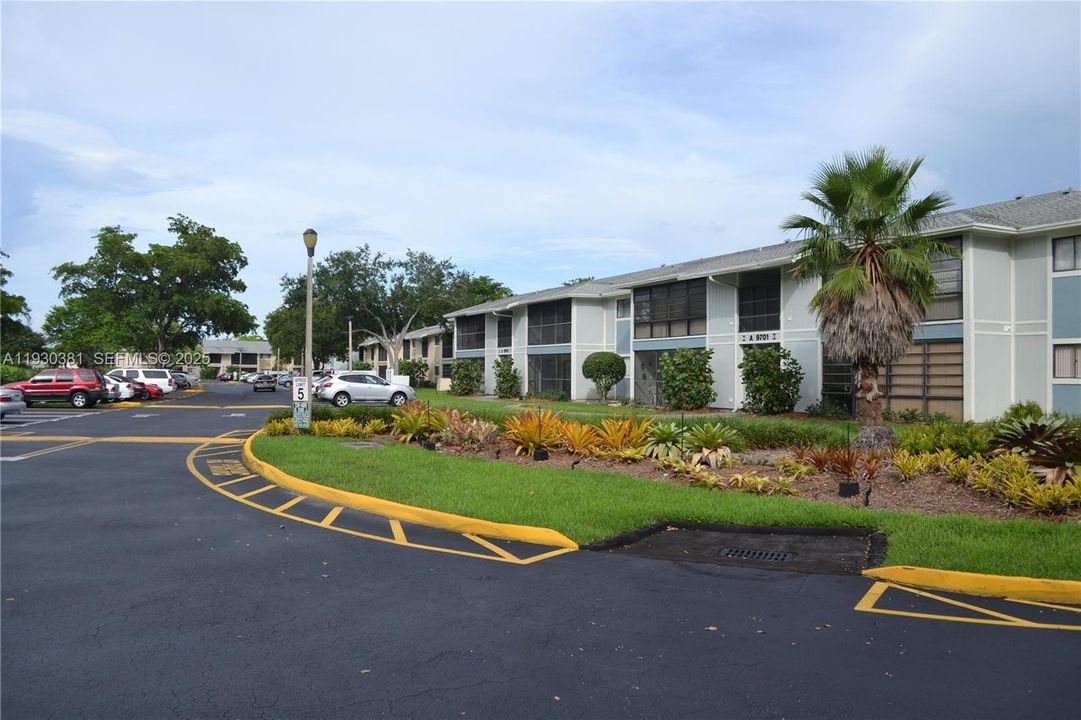 For Rent: $2,100 (2 beds, 2 baths, 870 Square Feet)