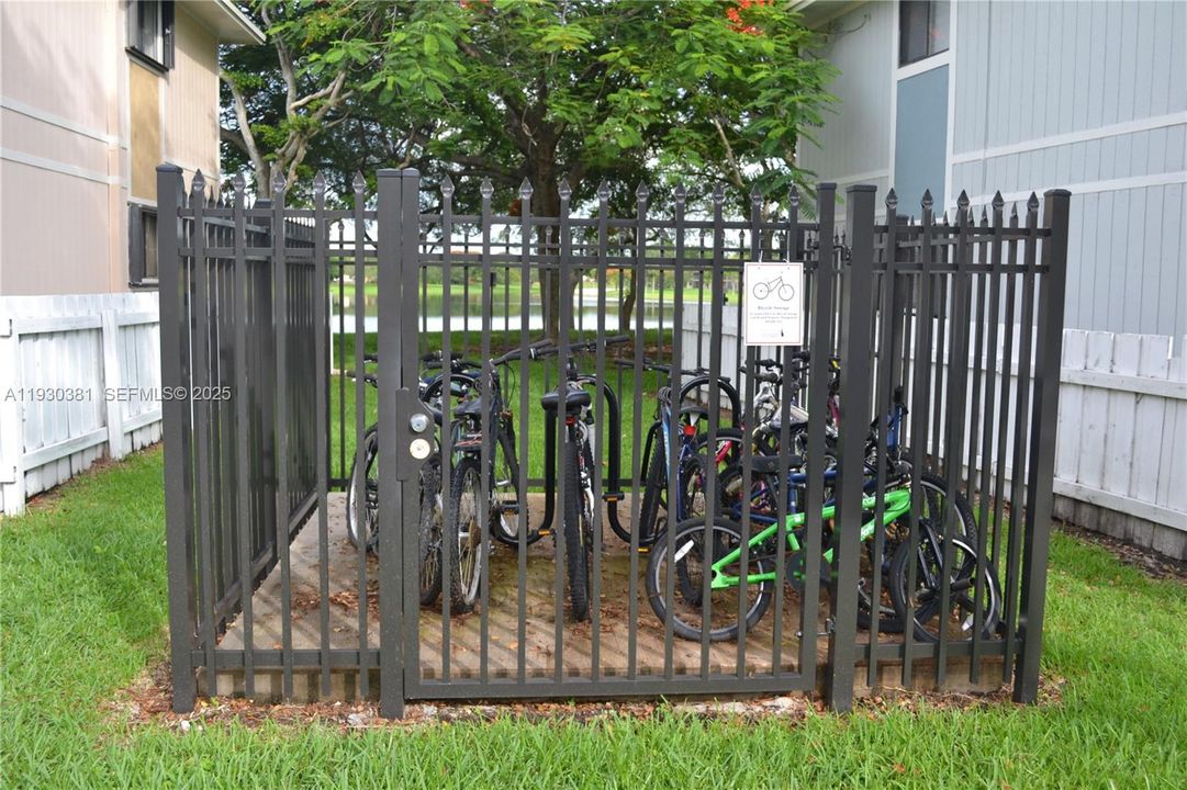 For Rent: $2,100 (2 beds, 2 baths, 870 Square Feet)