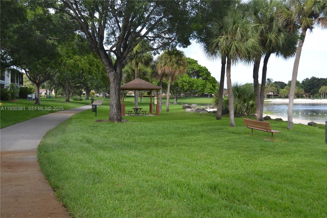 For Rent: $2,100 (2 beds, 2 baths, 870 Square Feet)