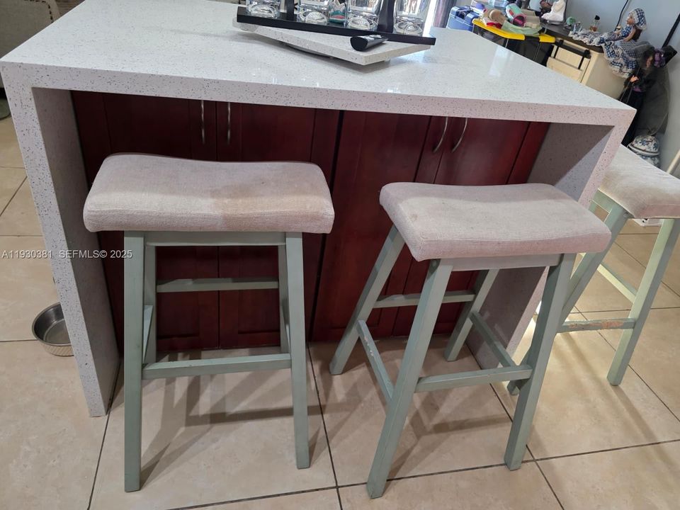 For Rent: $2,100 (2 beds, 2 baths, 870 Square Feet)