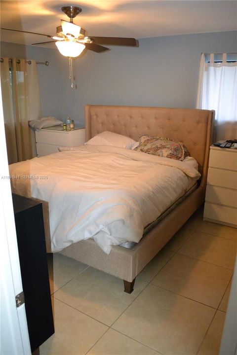 For Rent: $2,100 (2 beds, 2 baths, 870 Square Feet)