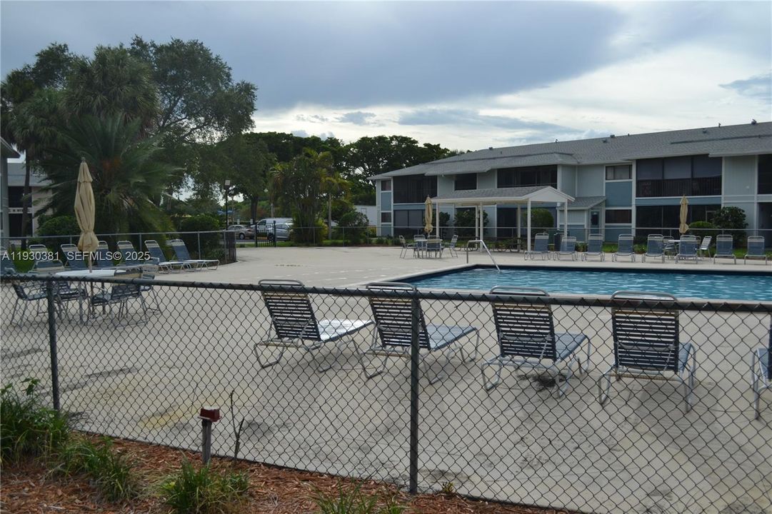 For Rent: $2,100 (2 beds, 2 baths, 870 Square Feet)