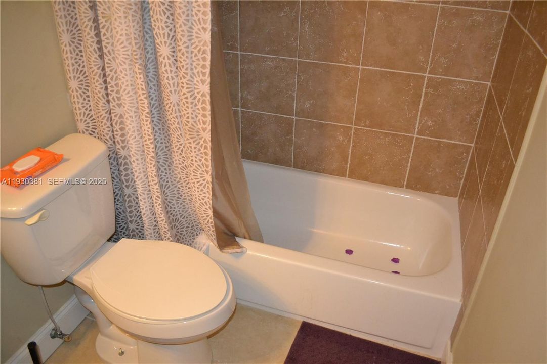 For Rent: $2,100 (2 beds, 2 baths, 870 Square Feet)