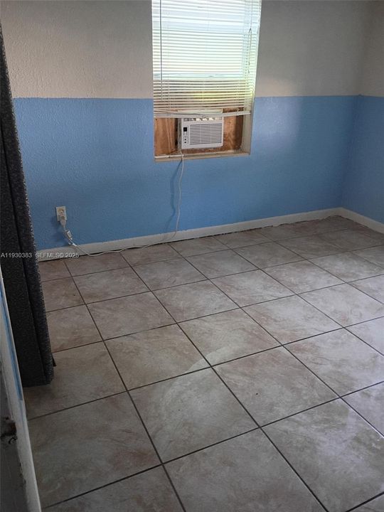 出租: $1,650 (2 贝兹, 1 浴室, 2394 平方英尺)