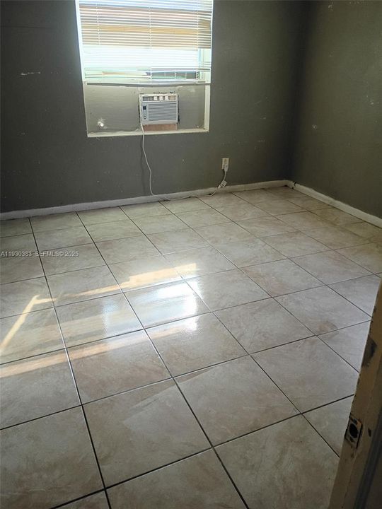 出租: $1,650 (2 贝兹, 1 浴室, 2394 平方英尺)