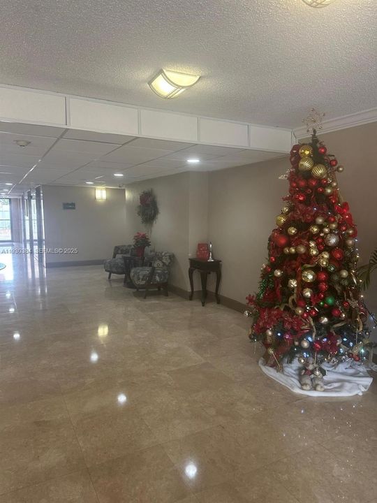 For Sale: $165,000 (1 beds, 1 baths, 673 Square Feet)