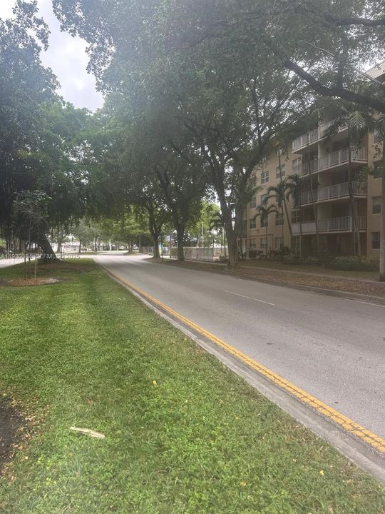 For Sale: $165,000 (1 beds, 1 baths, 673 Square Feet)