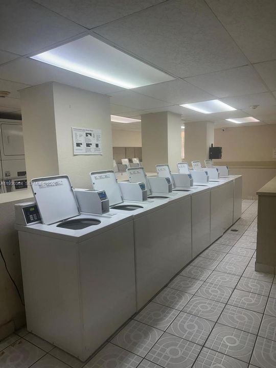 For Sale: $165,000 (1 beds, 1 baths, 673 Square Feet)