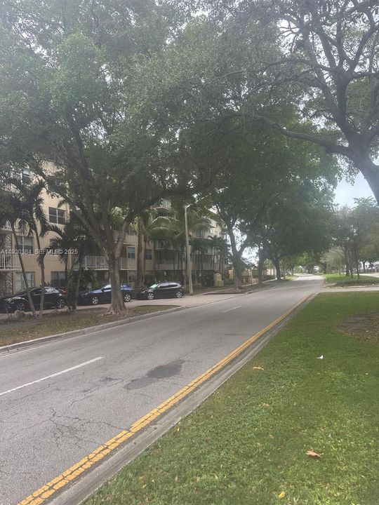 For Sale: $165,000 (1 beds, 1 baths, 673 Square Feet)