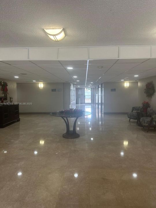 For Sale: $165,000 (1 beds, 1 baths, 673 Square Feet)