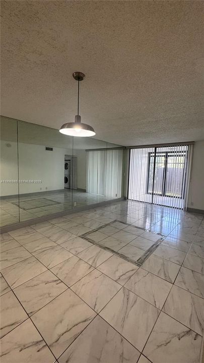 В аренду: $2,050 (2 спален, 2 ванн, 890 Квадратных фут)