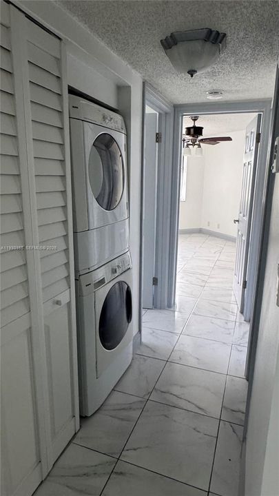 В аренду: $2,050 (2 спален, 2 ванн, 890 Квадратных фут)