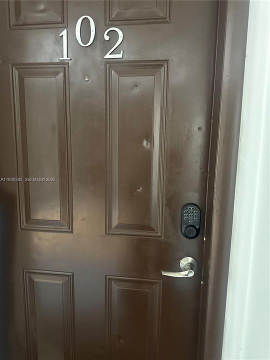 В аренду: $2,050 (2 спален, 2 ванн, 890 Квадратных фут)