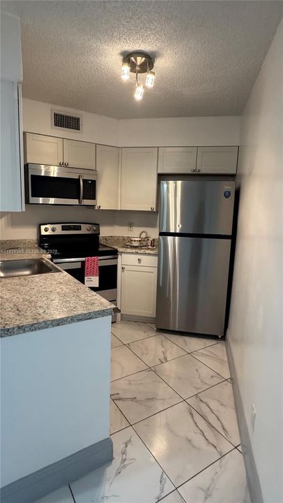 В аренду: $2,050 (2 спален, 2 ванн, 890 Квадратных фут)