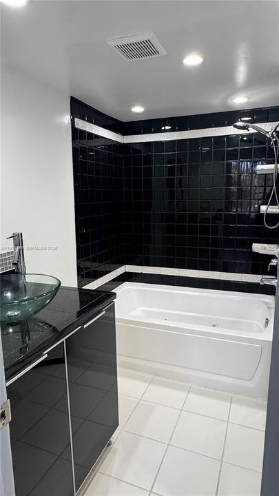 В аренду: $2,050 (2 спален, 2 ванн, 890 Квадратных фут)