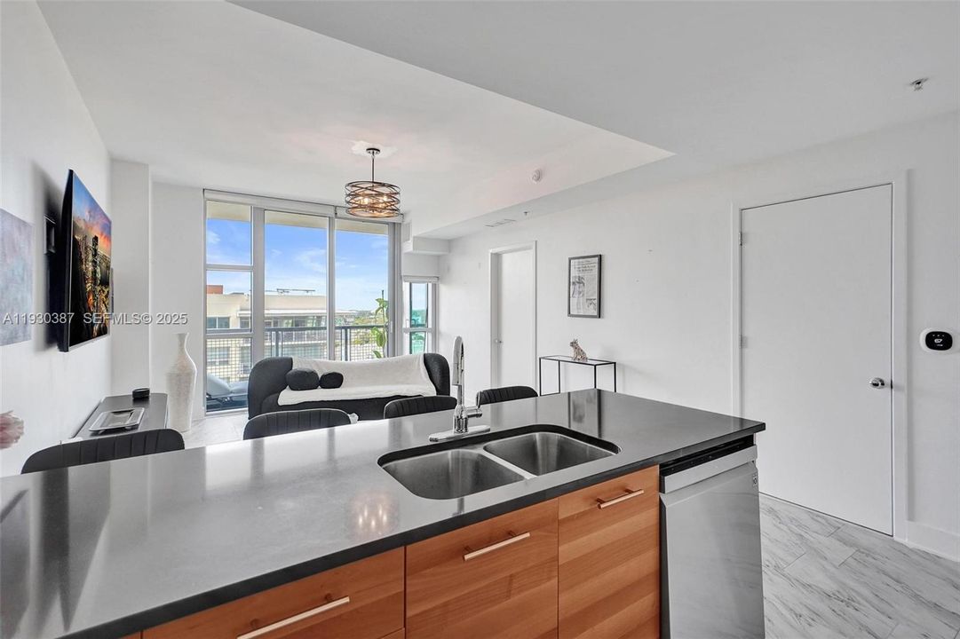 На продажу: $435,000 (1 спален, 1 ванн, 761 Квадратных фут)