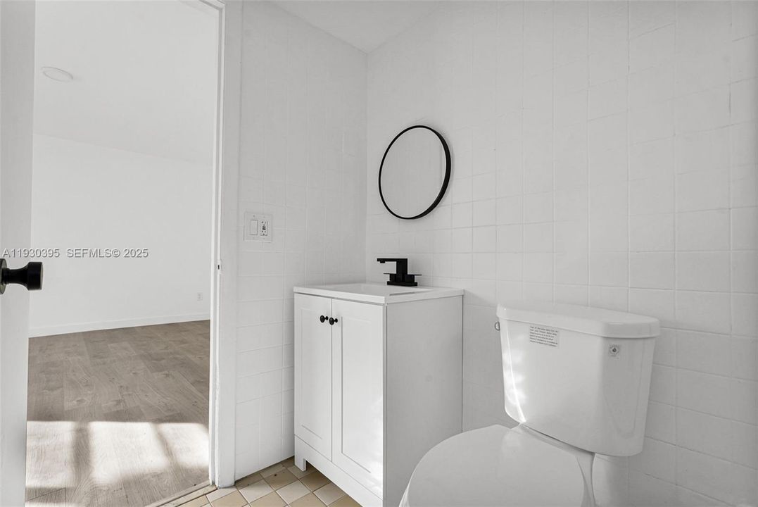 For Rent: $1,750 (1 beds, 1 baths, 1000 Square Feet)