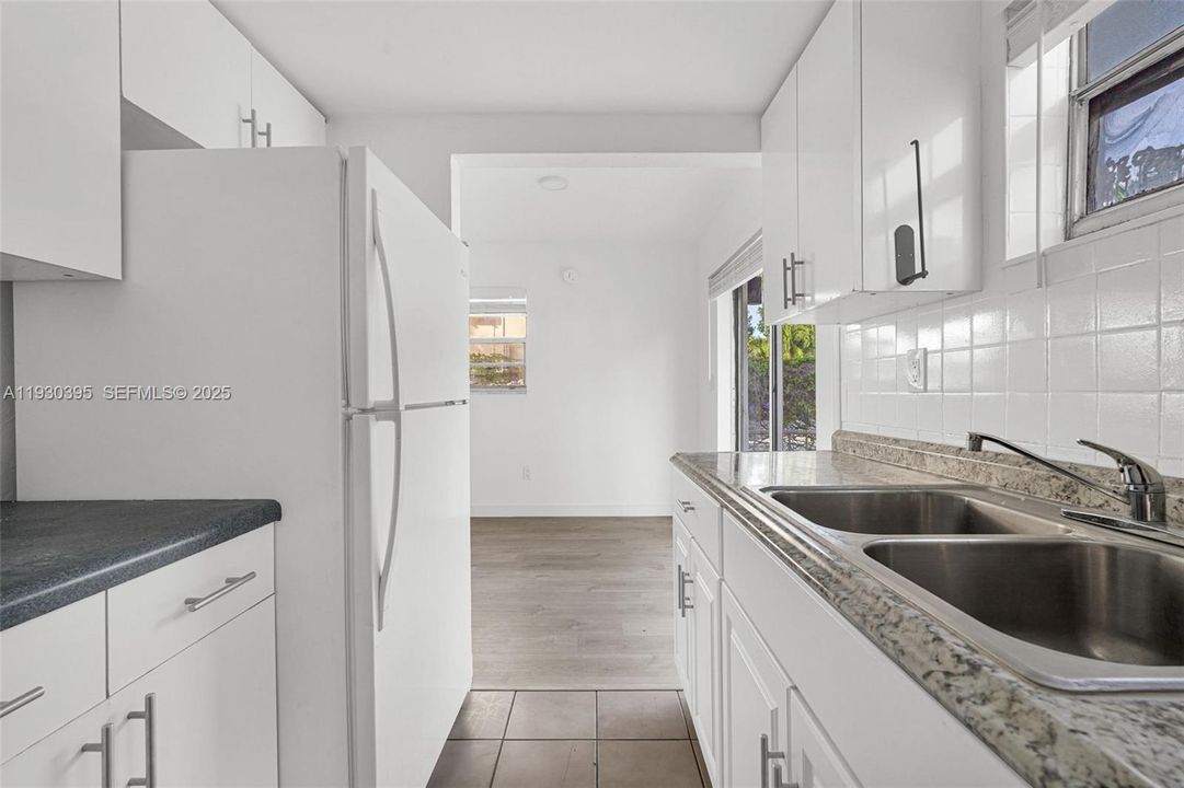 For Rent: $1,750 (1 beds, 1 baths, 1000 Square Feet)