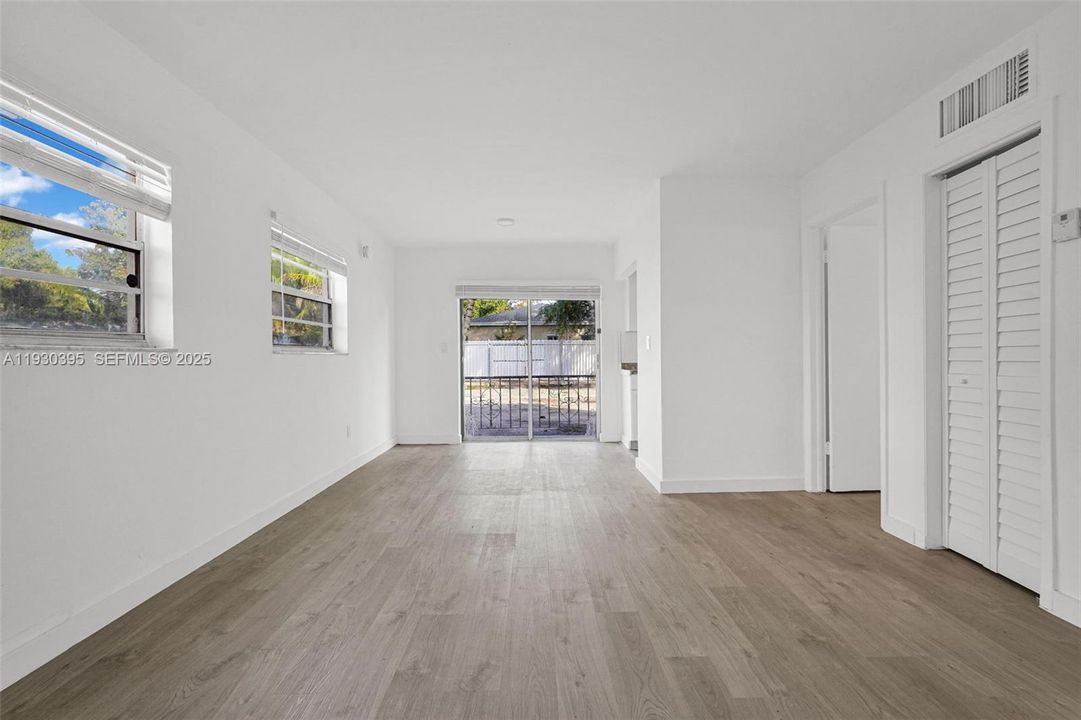 For Rent: $1,750 (1 beds, 1 baths, 1000 Square Feet)