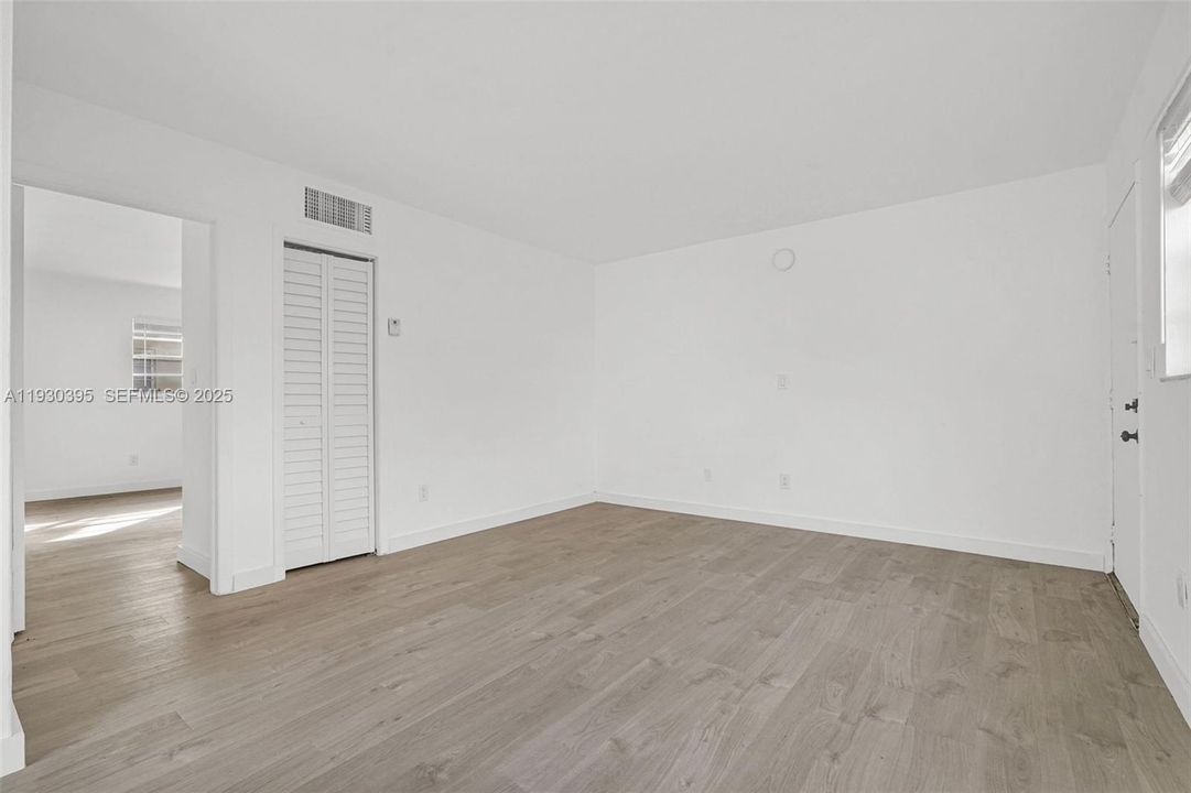 For Rent: $1,750 (1 beds, 1 baths, 1000 Square Feet)