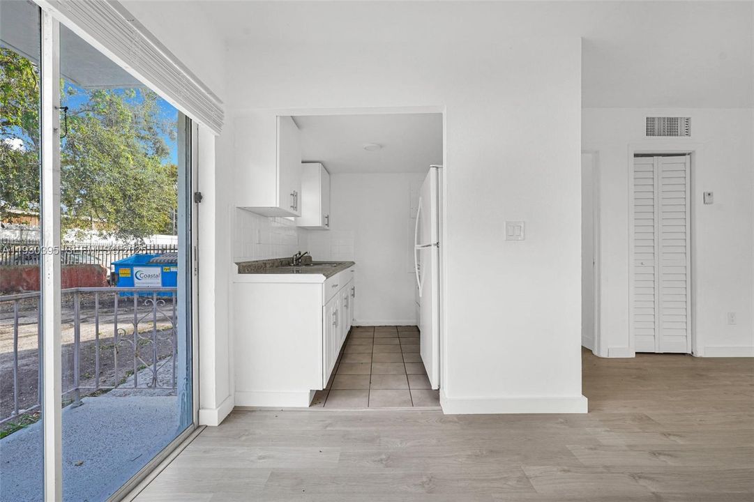 For Rent: $1,750 (1 beds, 1 baths, 1000 Square Feet)