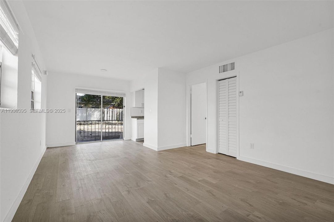 For Rent: $1,750 (1 beds, 1 baths, 1000 Square Feet)