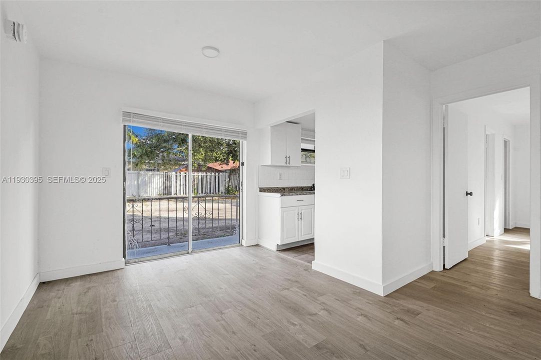 For Rent: $1,750 (1 beds, 1 baths, 1000 Square Feet)