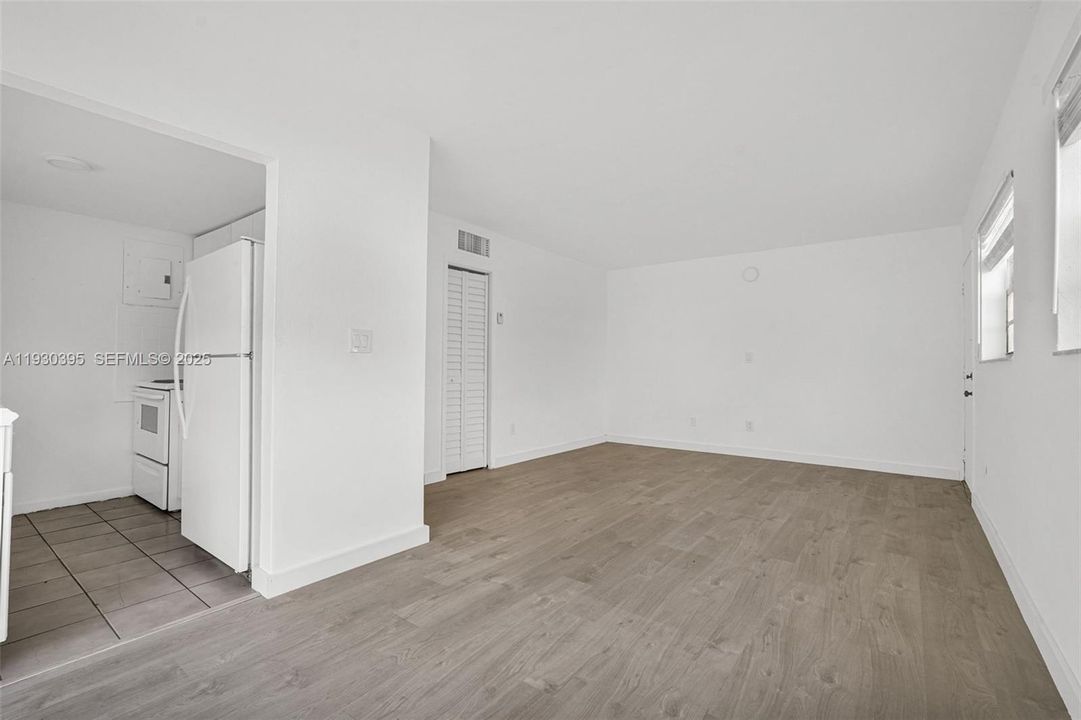 For Rent: $1,750 (1 beds, 1 baths, 1000 Square Feet)