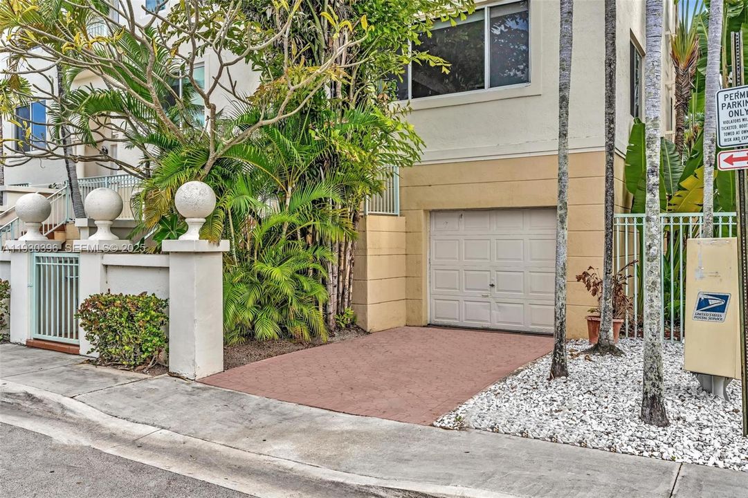 В аренду: $7,200 (5 спален, 3 ванн, 2274 Квадратных фут)