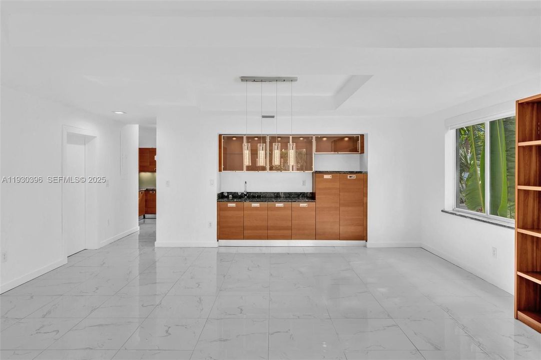 В аренду: $7,200 (5 спален, 3 ванн, 2274 Квадратных фут)