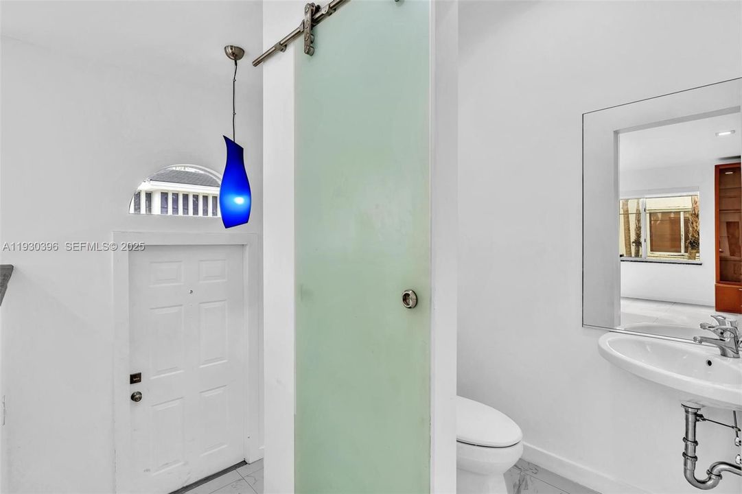 В аренду: $7,200 (5 спален, 3 ванн, 2274 Квадратных фут)