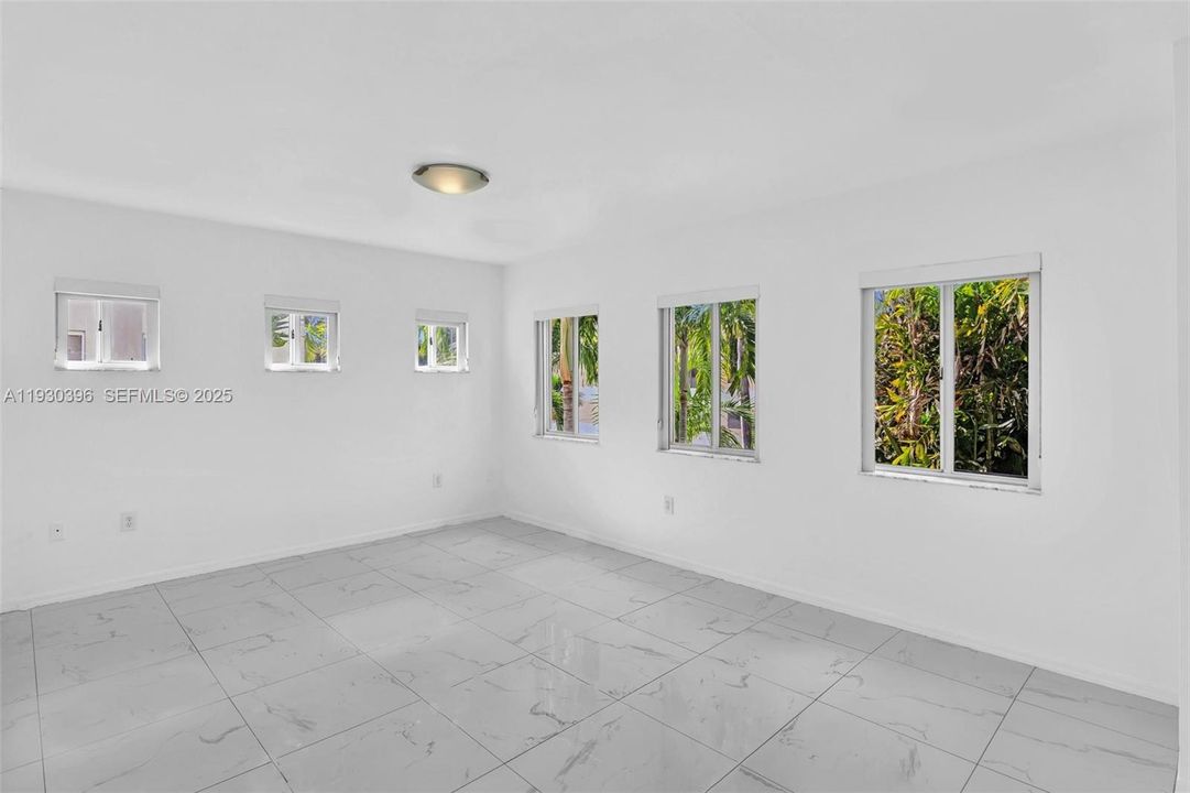 В аренду: $7,200 (5 спален, 3 ванн, 2274 Квадратных фут)