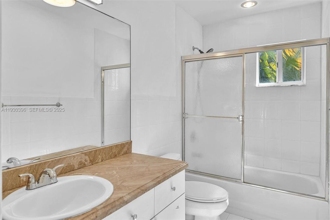 В аренду: $7,200 (5 спален, 3 ванн, 2274 Квадратных фут)