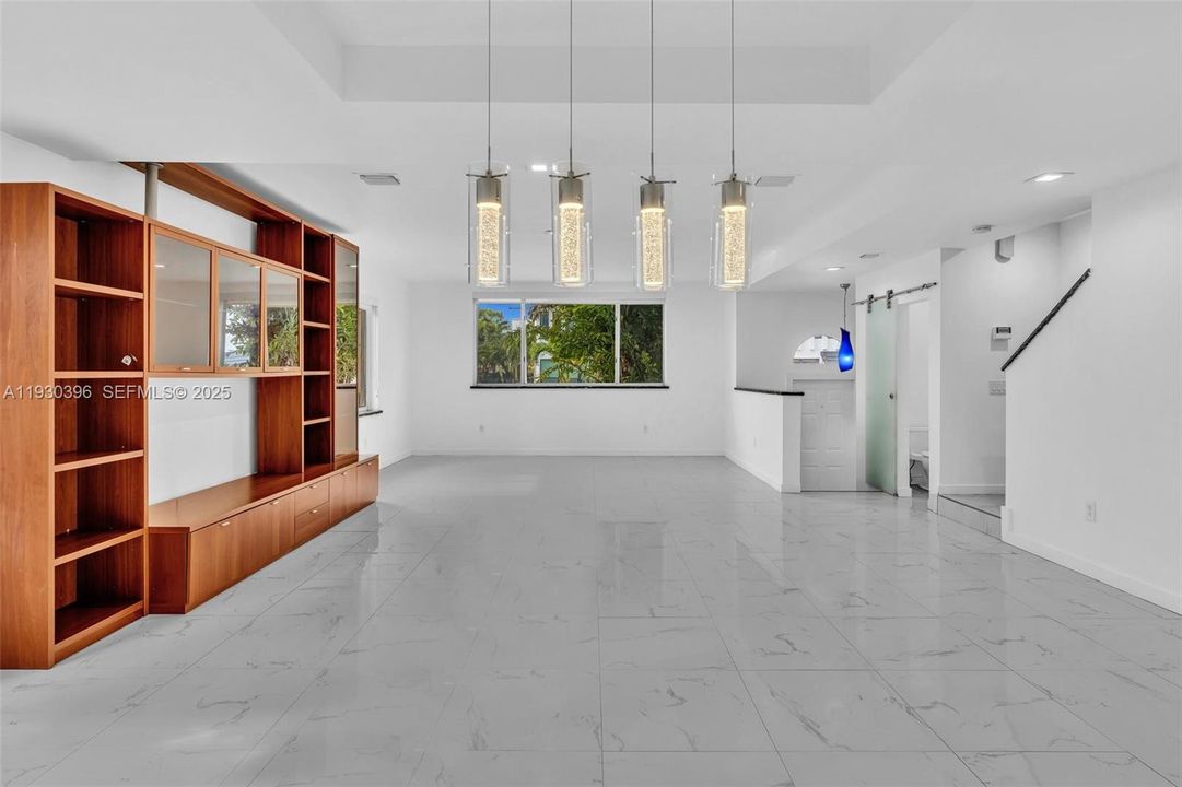 В аренду: $7,200 (5 спален, 3 ванн, 2274 Квадратных фут)