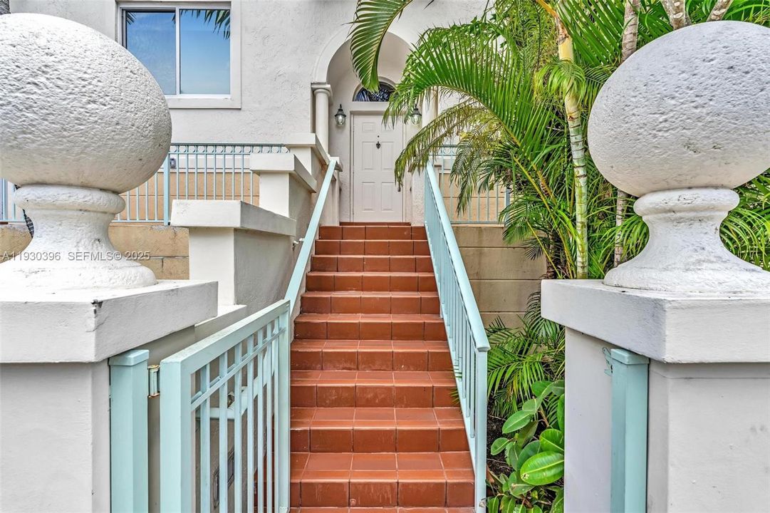 В аренду: $7,200 (5 спален, 3 ванн, 2274 Квадратных фут)