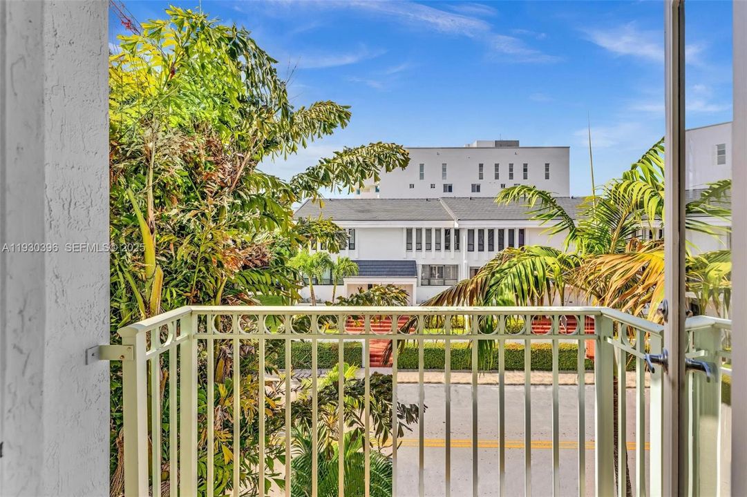 В аренду: $7,200 (5 спален, 3 ванн, 2274 Квадратных фут)