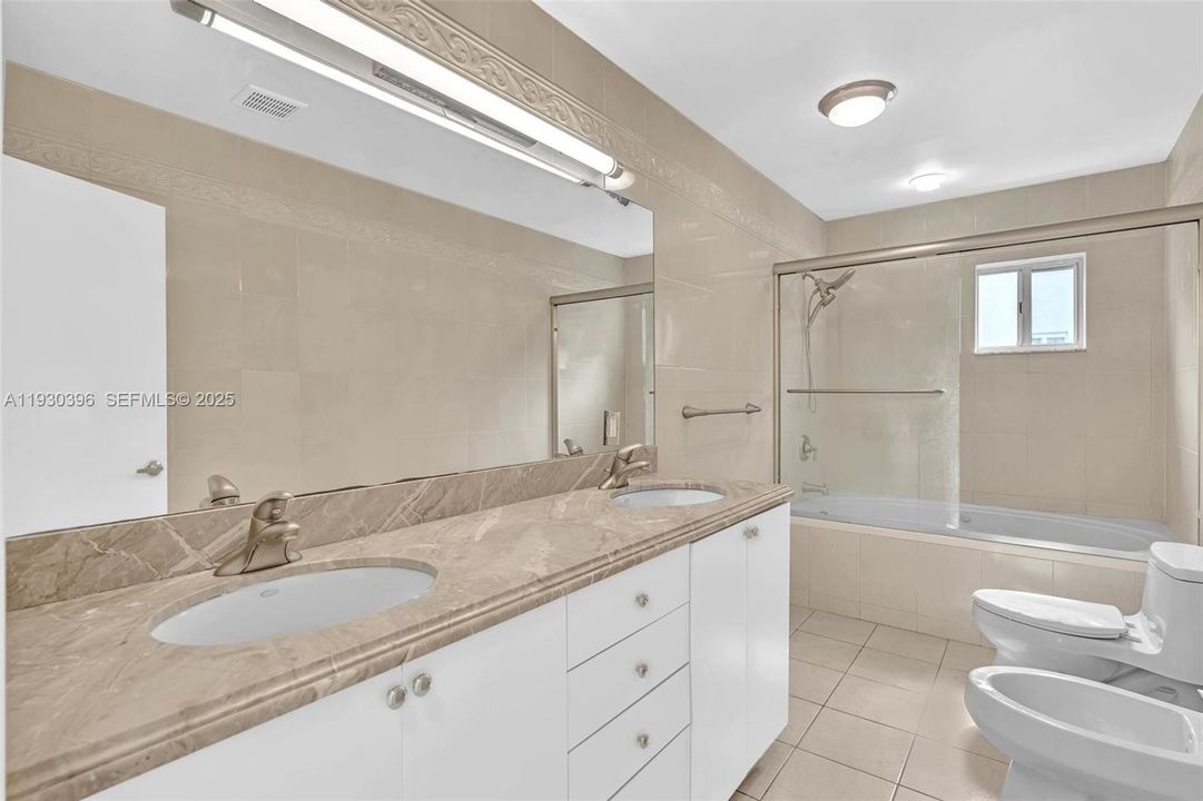 В аренду: $7,200 (5 спален, 3 ванн, 2274 Квадратных фут)