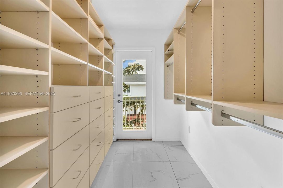 В аренду: $7,200 (5 спален, 3 ванн, 2274 Квадратных фут)