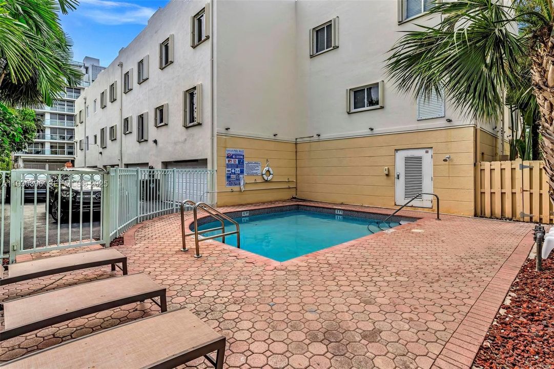 В аренду: $7,200 (5 спален, 3 ванн, 2274 Квадратных фут)