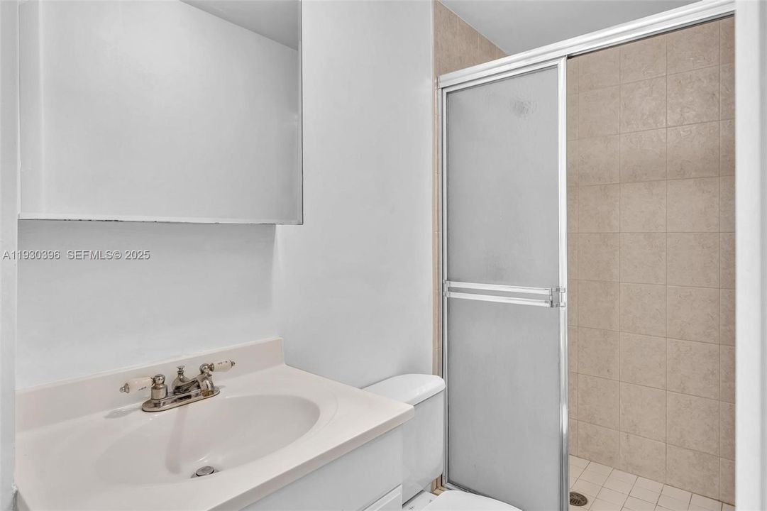 В аренду: $7,200 (5 спален, 3 ванн, 2274 Квадратных фут)